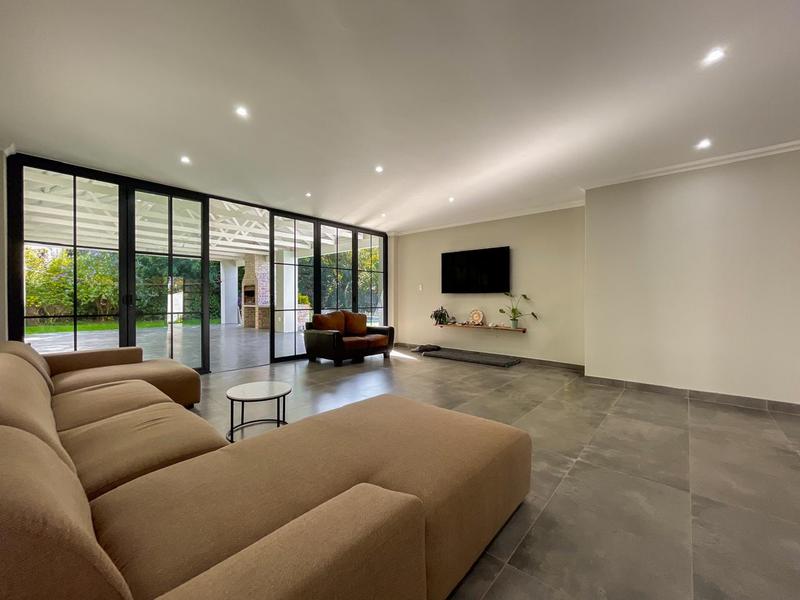 4 Bedroom Property for Sale in Constantia Western Cape